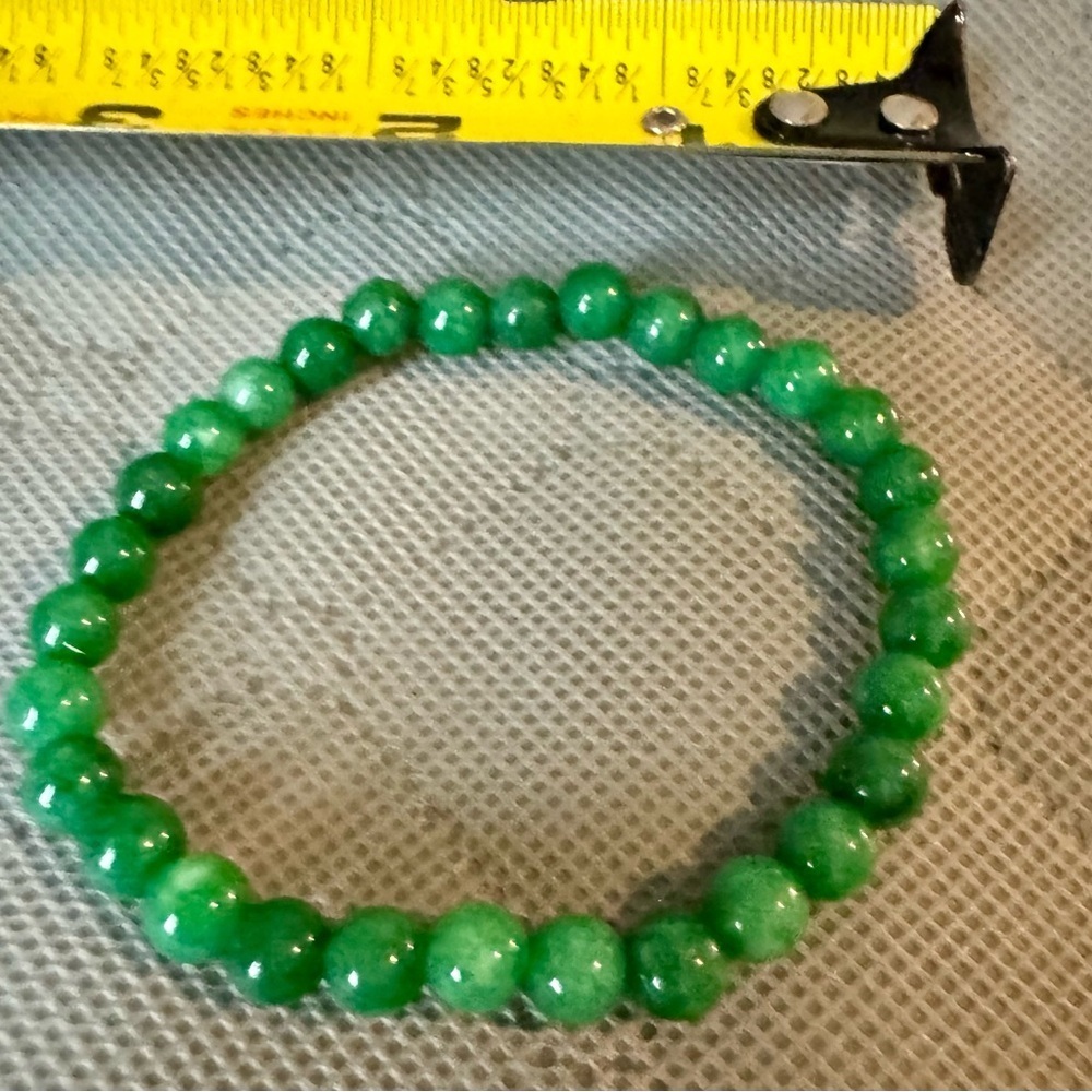 Green stretch bracelet